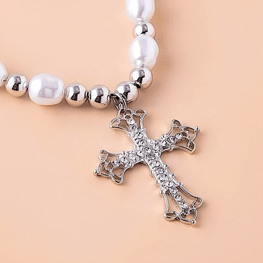 ⚜️𝟯𝟬%𝗢𝗙𝗙 𝗯𝘂𝗻𝗱𝗹𝗲𝘀 𝟯+⚜️ NEW Large Cross Pearl & Rhinestone Necklace - Picture 10 of 13